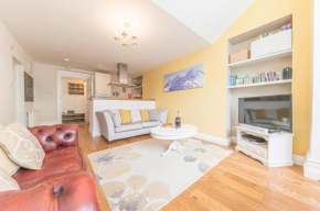 Enjoy relaxing family breaks in this central Ambleside apartment with parking